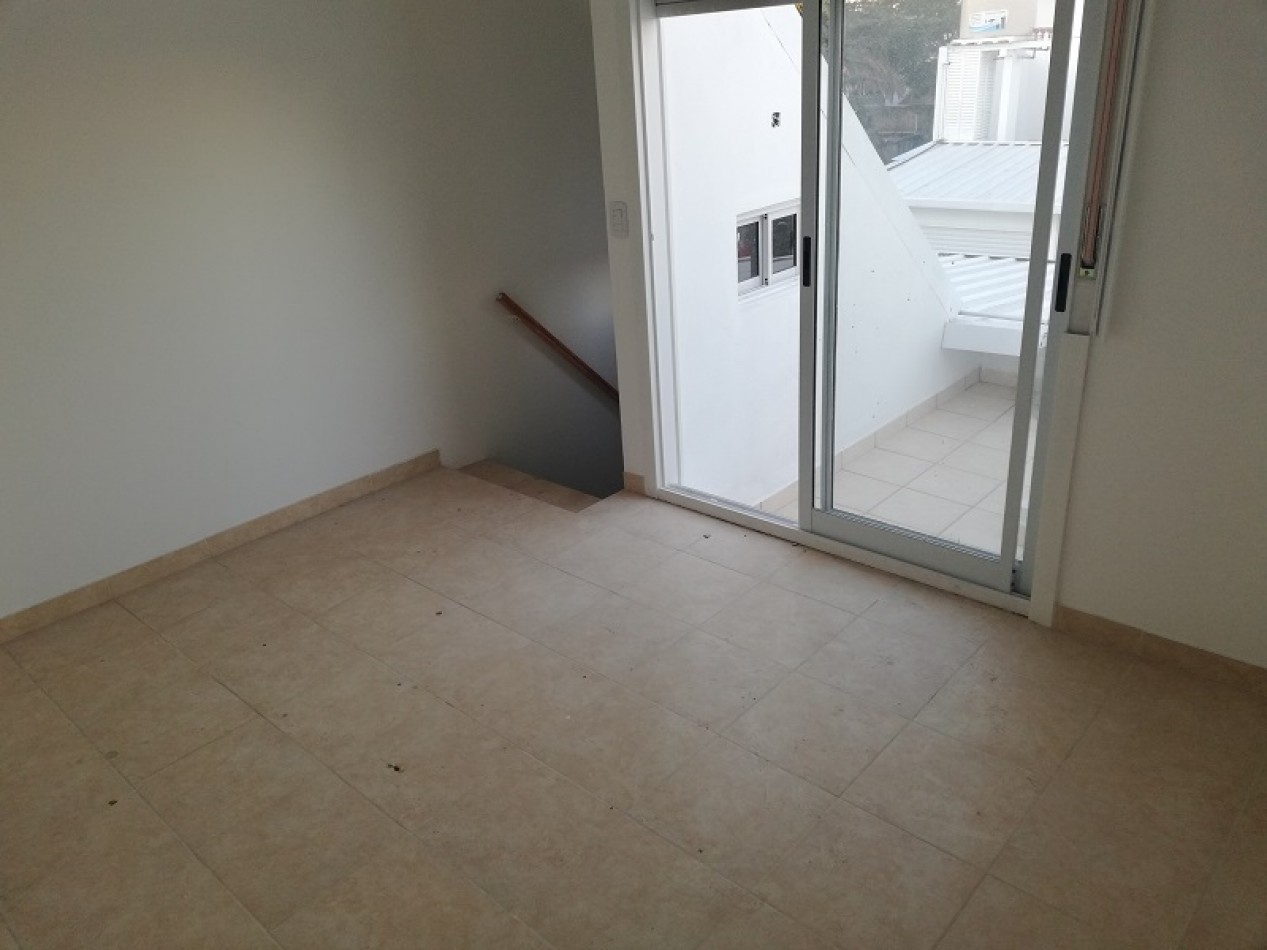 PH 4 AMB con TOILETTE, PATIO y TERRAZA | ABL y AYSA INCLUIDO | SIN EXPENSAS!!