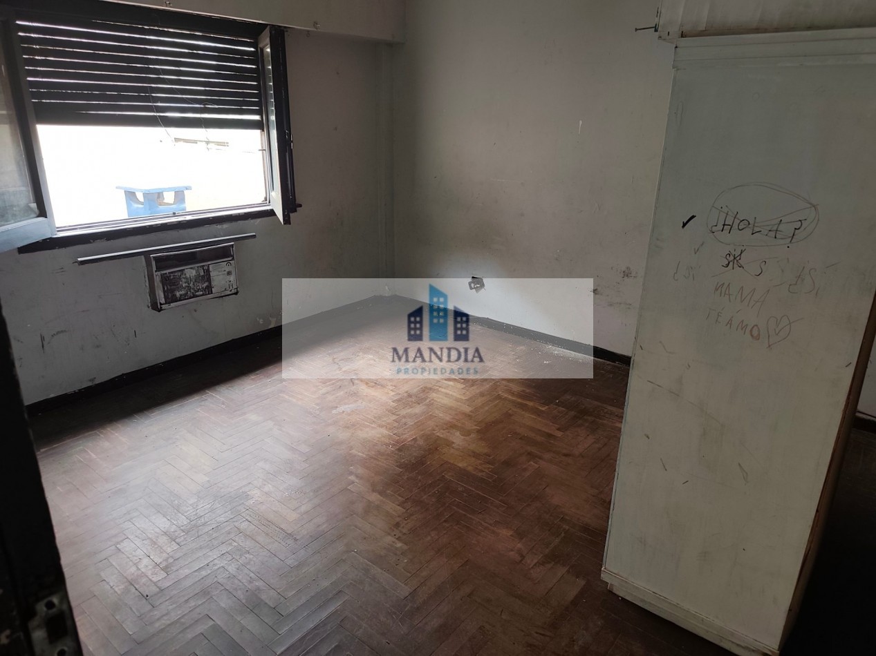 Venta 4 ambientes a reciclar con Terraza Propia
