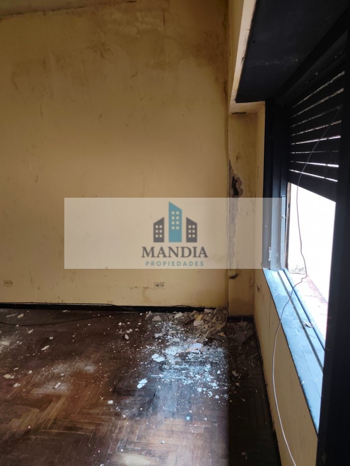 Venta 4 ambientes a reciclar con Terraza Propia