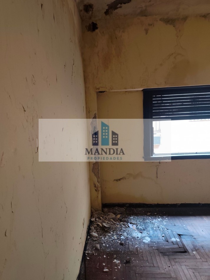 Venta 4 ambientes a reciclar con Terraza Propia