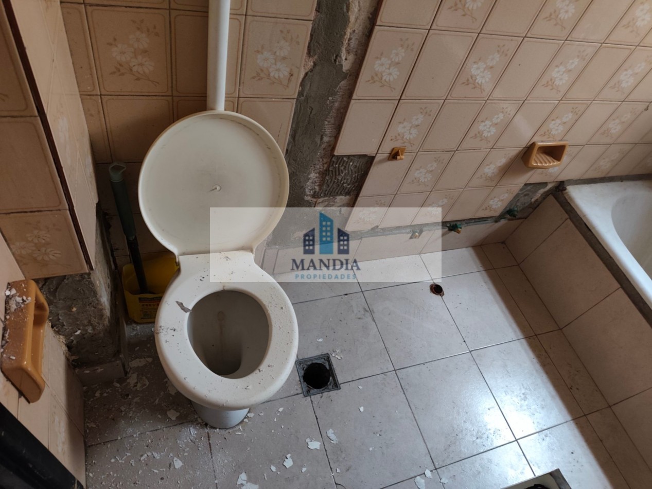 Venta 4 ambientes a reciclar con Terraza Propia