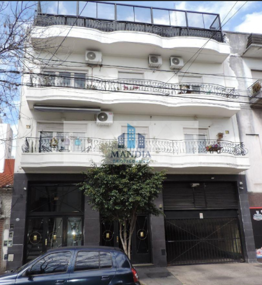 Venta 4 ambientes a reciclar con Terraza Propia