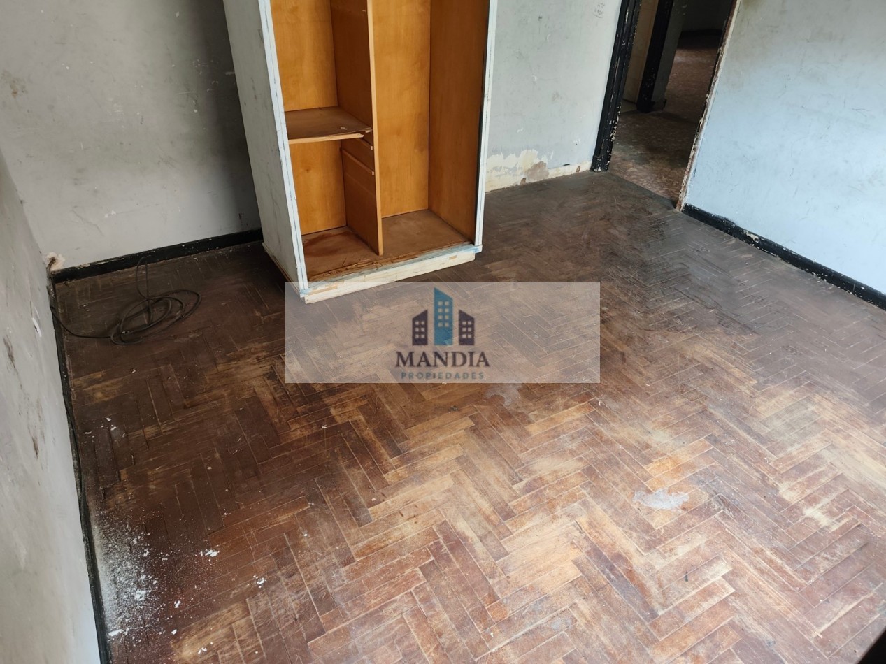 Venta 4 ambientes a reciclar con Terraza Propia
