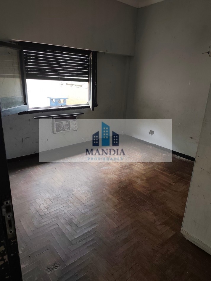 Venta 4 ambientes a reciclar con Terraza Propia
