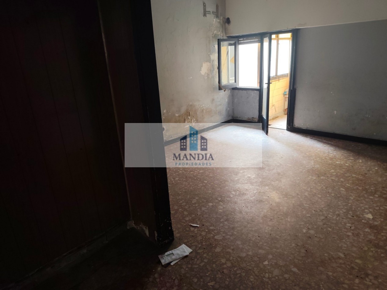 Venta 4 ambientes a reciclar con Terraza Propia