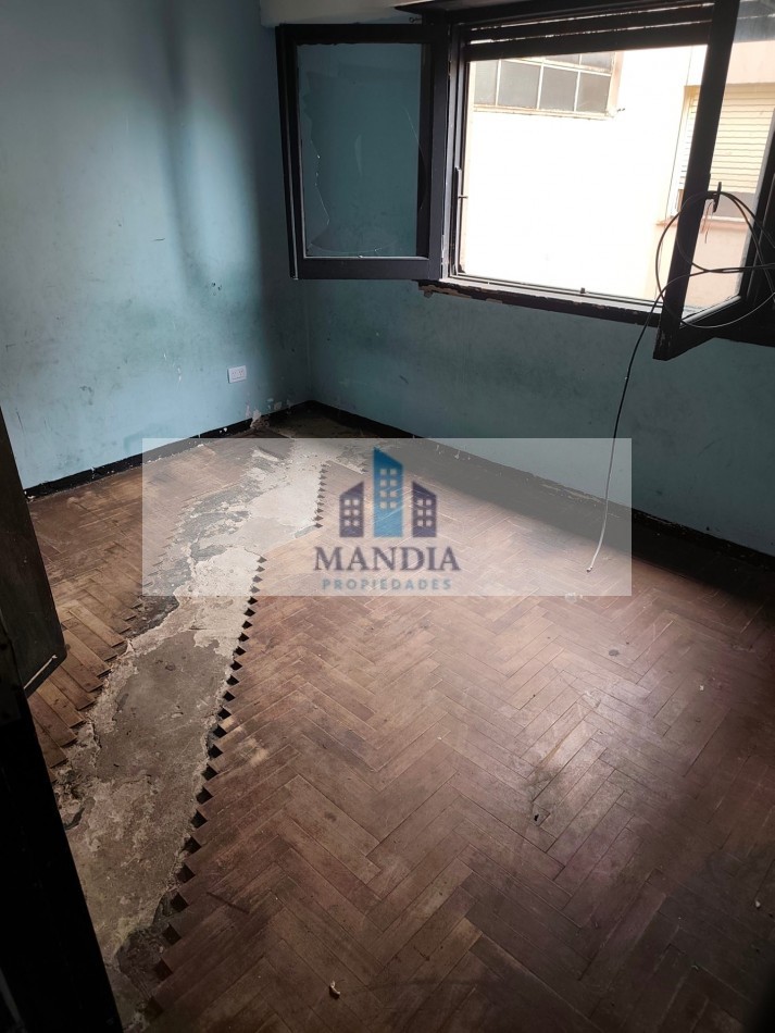 Venta 4 ambientes a reciclar con Terraza Propia