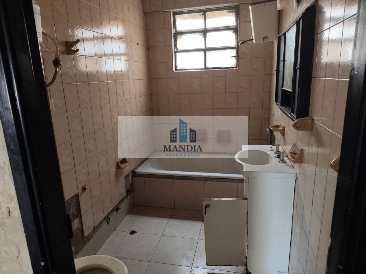 Venta 4 ambientes a reciclar con Terraza Propia