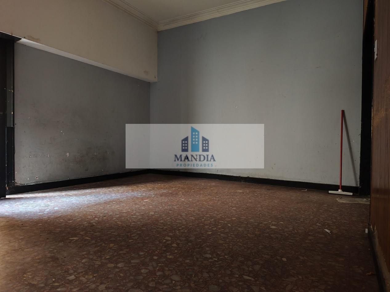 Venta 4 ambientes a reciclar con Terraza Propia
