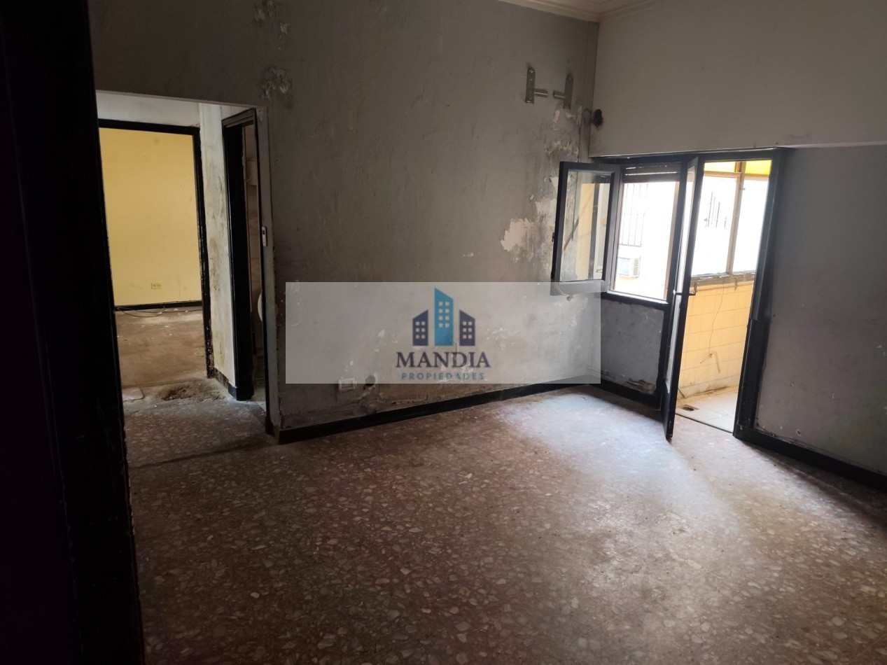 Venta 4 ambientes a reciclar con Terraza Propia