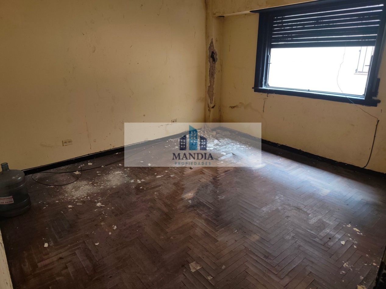 Venta 4 ambientes a reciclar con Terraza Propia