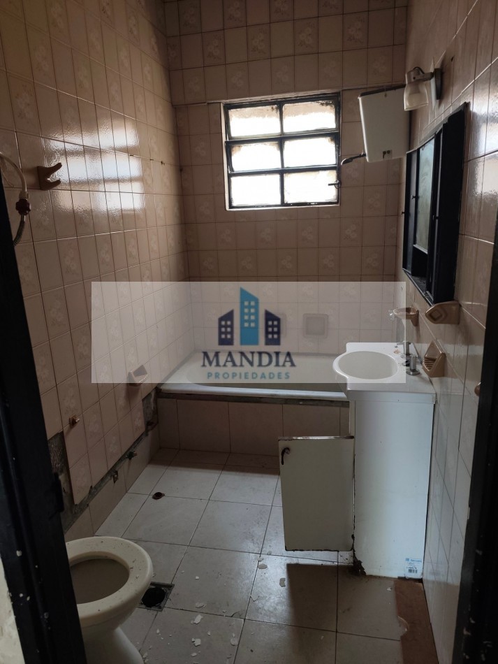 Venta 4 ambientes a reciclar con Terraza Propia