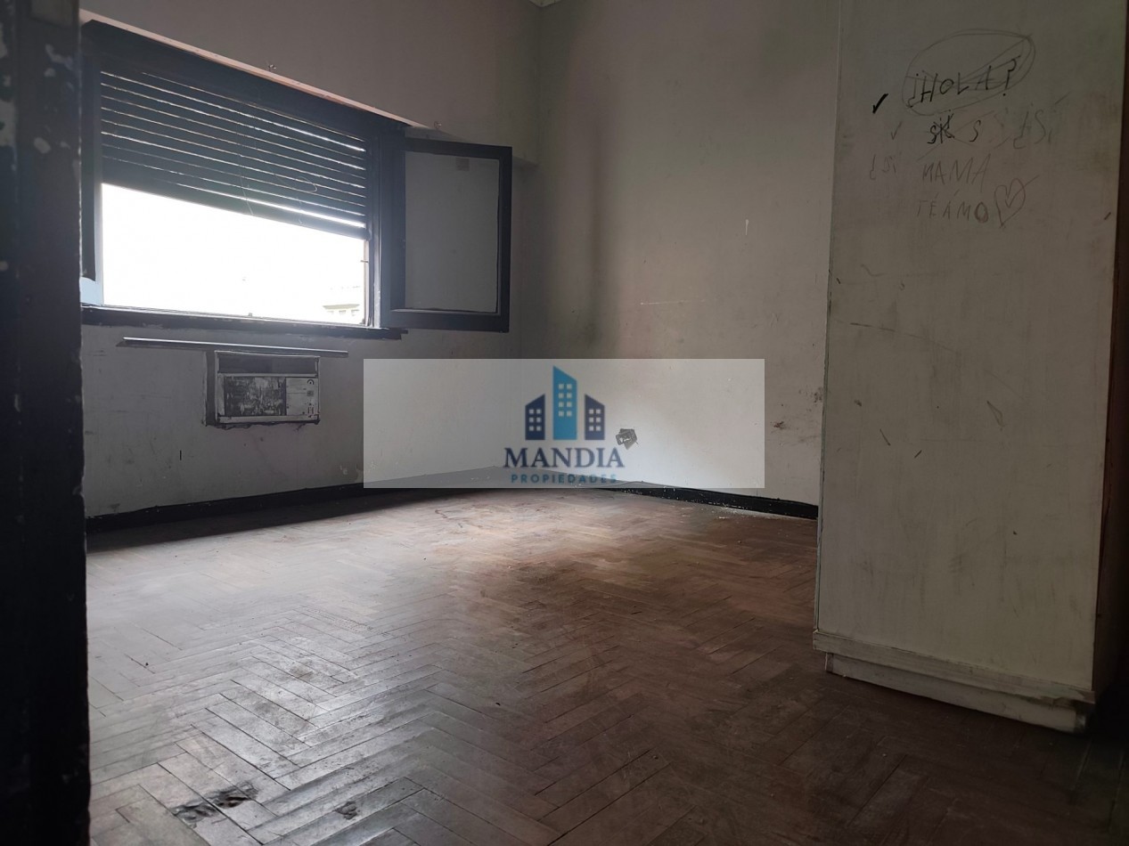 Venta 4 ambientes a reciclar con Terraza Propia