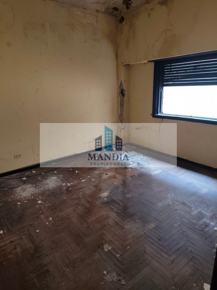 Venta 4 ambientes a reciclar con Terraza Propia