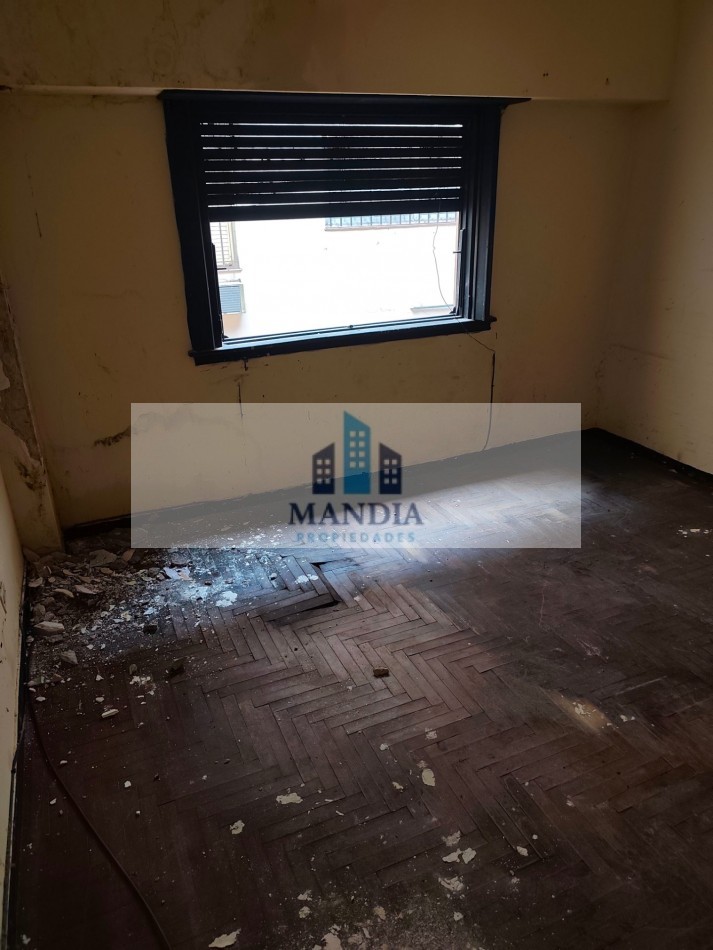 Venta 4 ambientes a reciclar con Terraza Propia