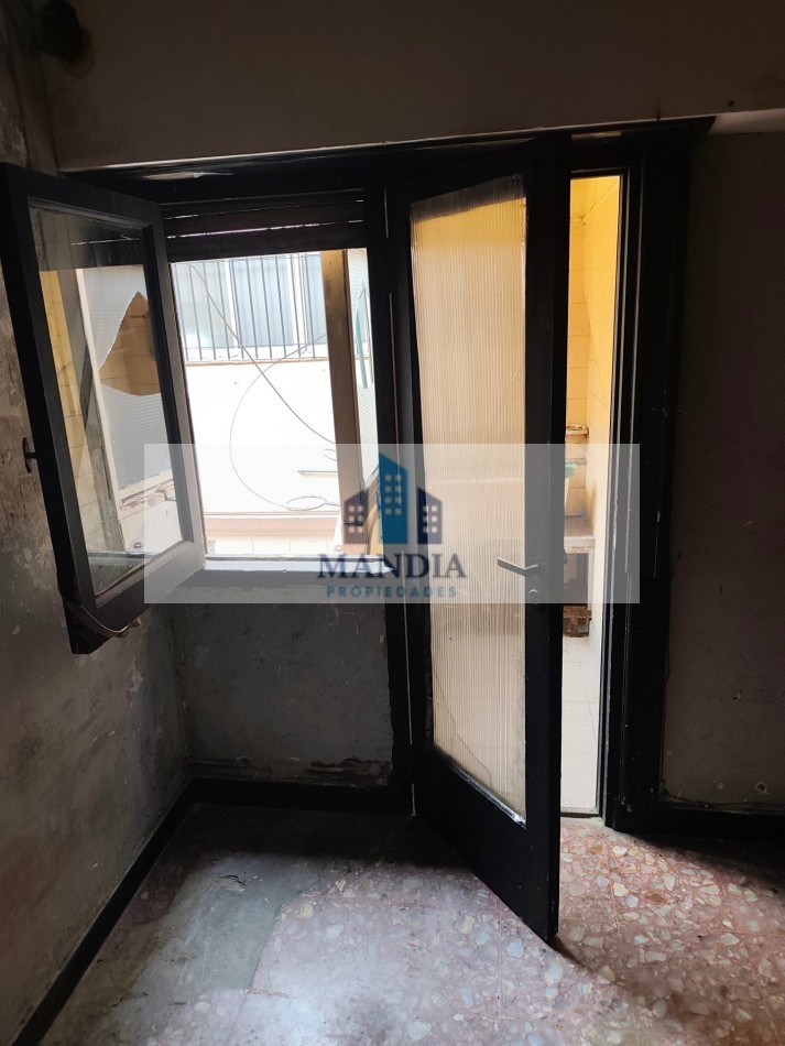 Venta 4 ambientes a reciclar con Terraza Propia