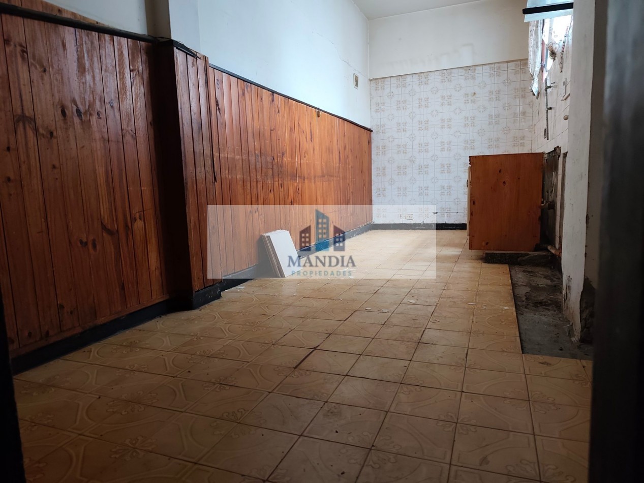 Venta 4 ambientes a reciclar con Terraza Propia