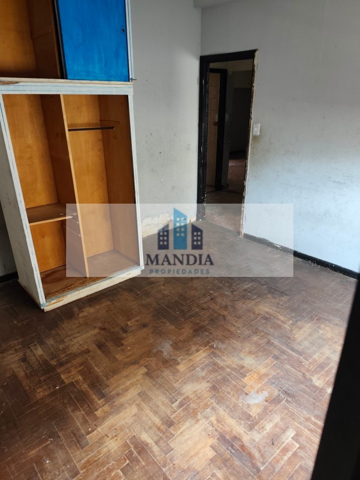 Venta 4 ambientes a reciclar con Terraza Propia
