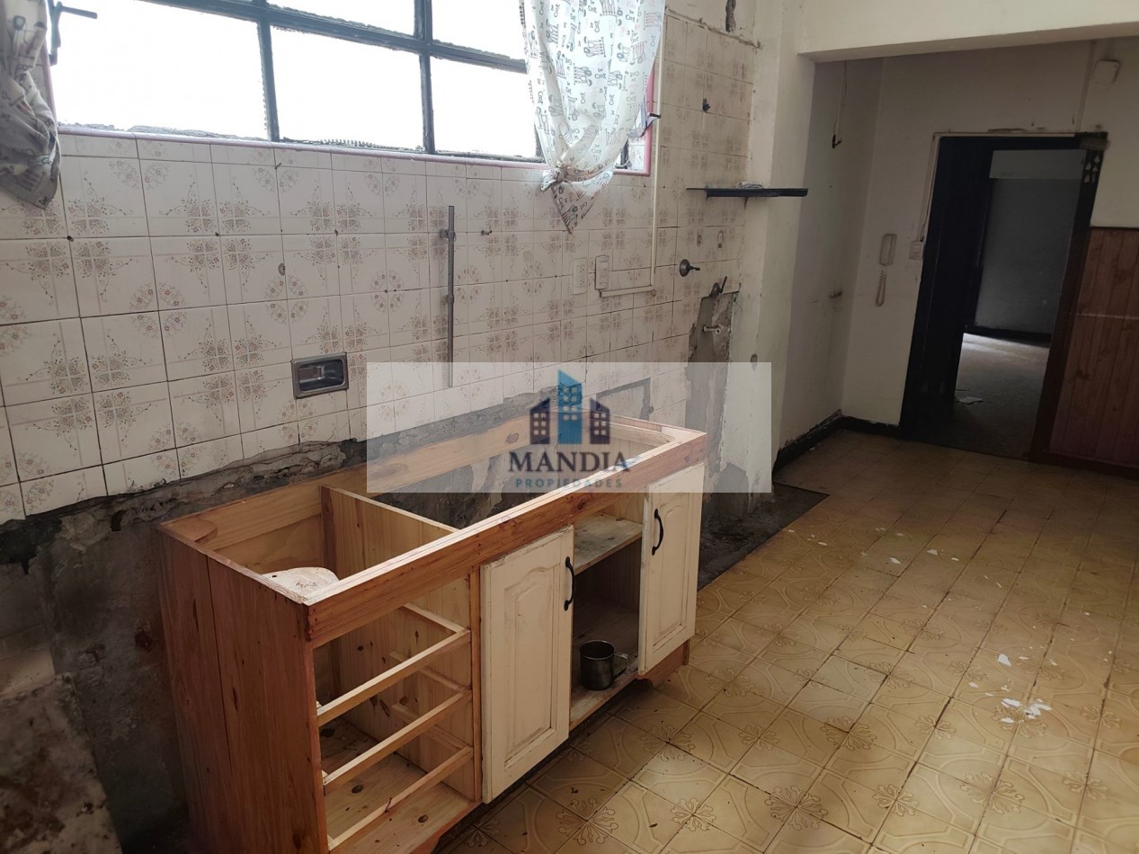 Venta 4 ambientes a reciclar con Terraza Propia