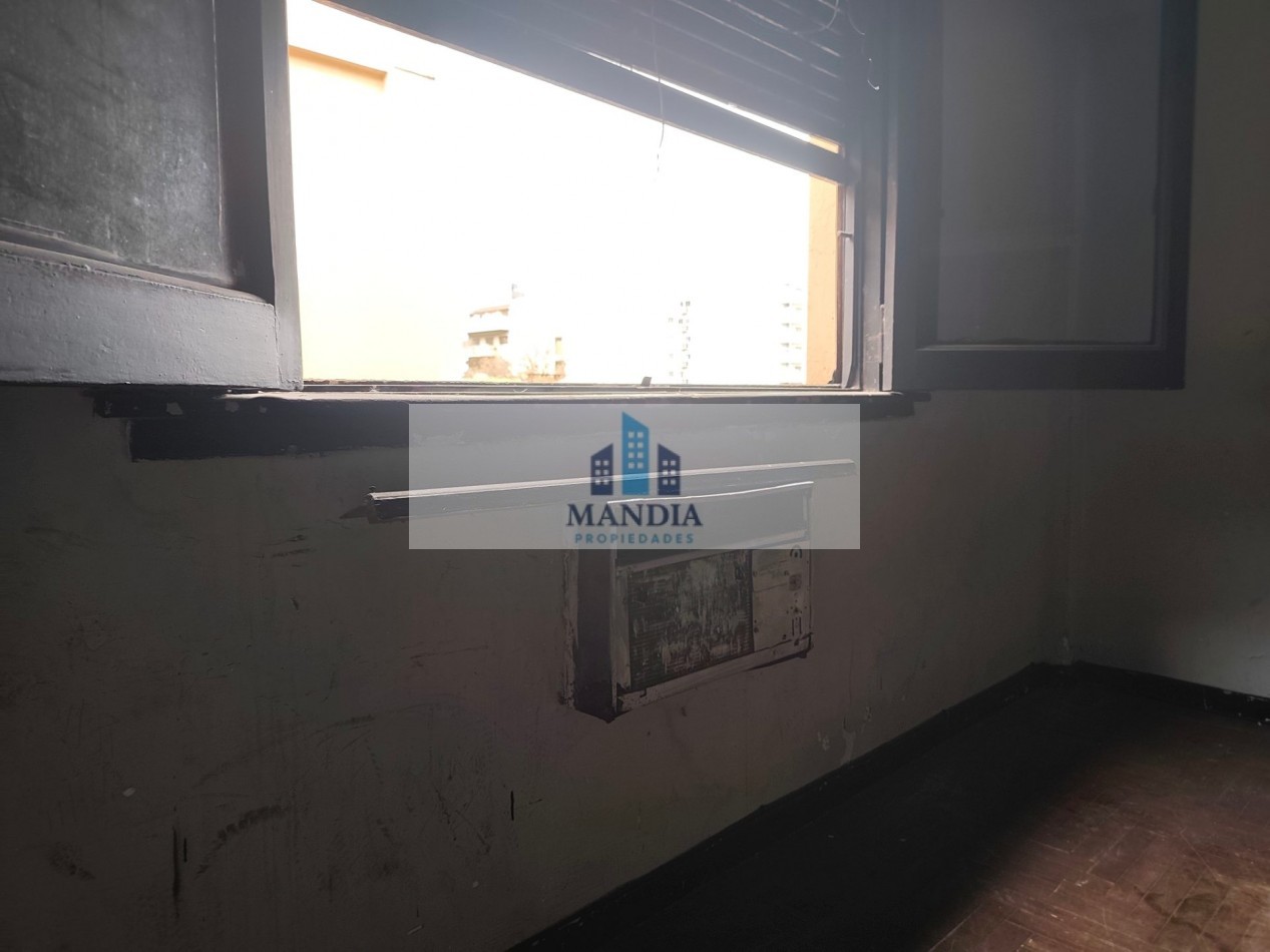 Venta 4 ambientes a reciclar con Terraza Propia