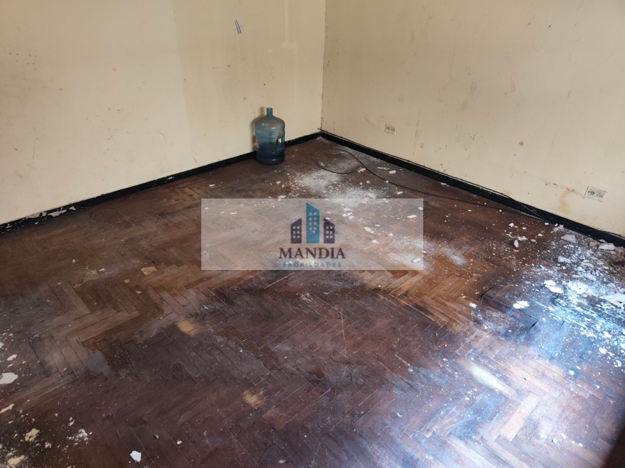 Venta 4 ambientes a reciclar con Terraza Propia