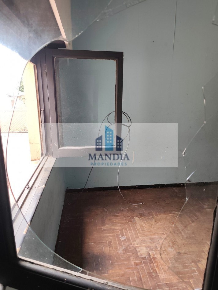 Venta 4 ambientes a reciclar con Terraza Propia
