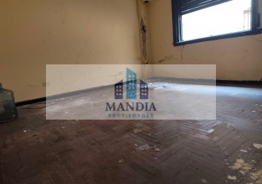 Venta 4 ambientes a reciclar con Terraza Propia
